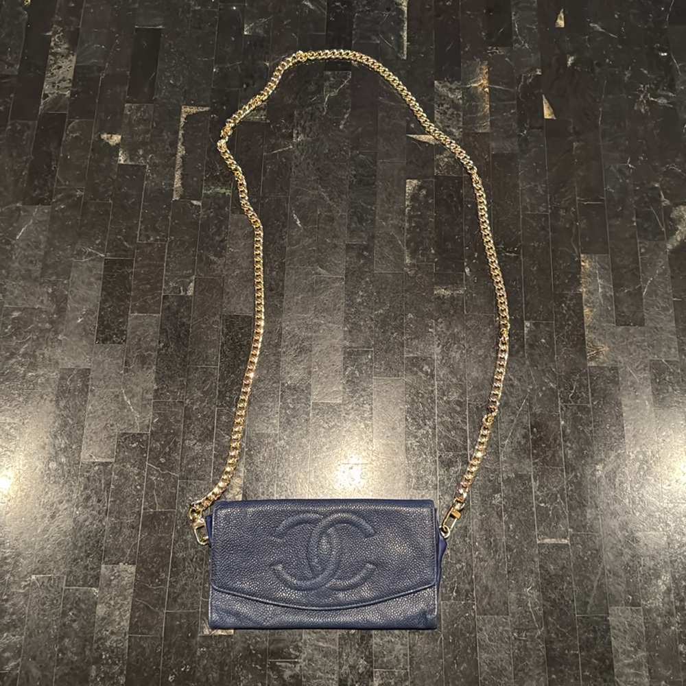 CHANEL Navy Blue Crossbody Bag with Gold Chain - Picture 13 of 16